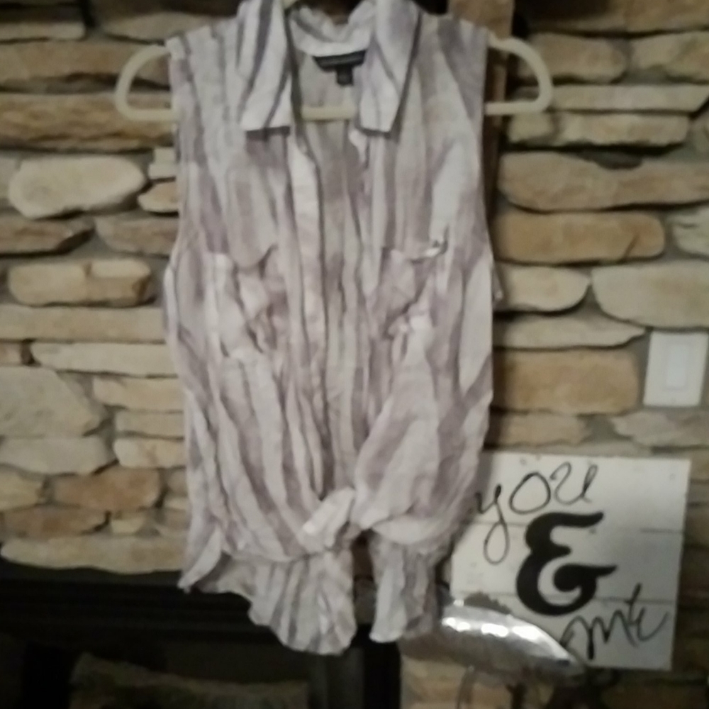 Sleeveless blouse